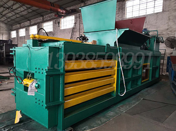 玉米秸稈打包機(jī) 不僅能幫助農(nóng)民伯伯解決更多的難題 還能有效貯存